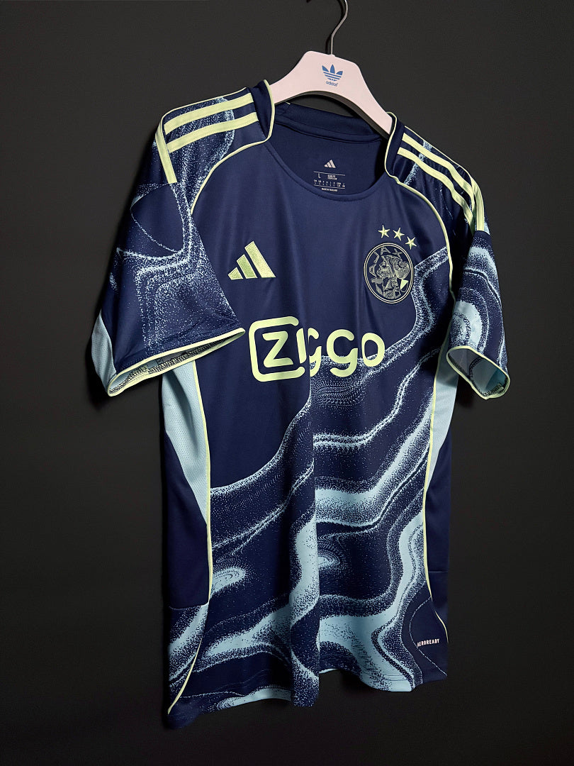 Maillot Ajax extérieur 2025/26 | Virello – vue 2 – vue alternative